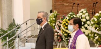 Abinader asiste a honras fúnebres Monseñor Agripino Núñez y expresa condolencias a sus familiares