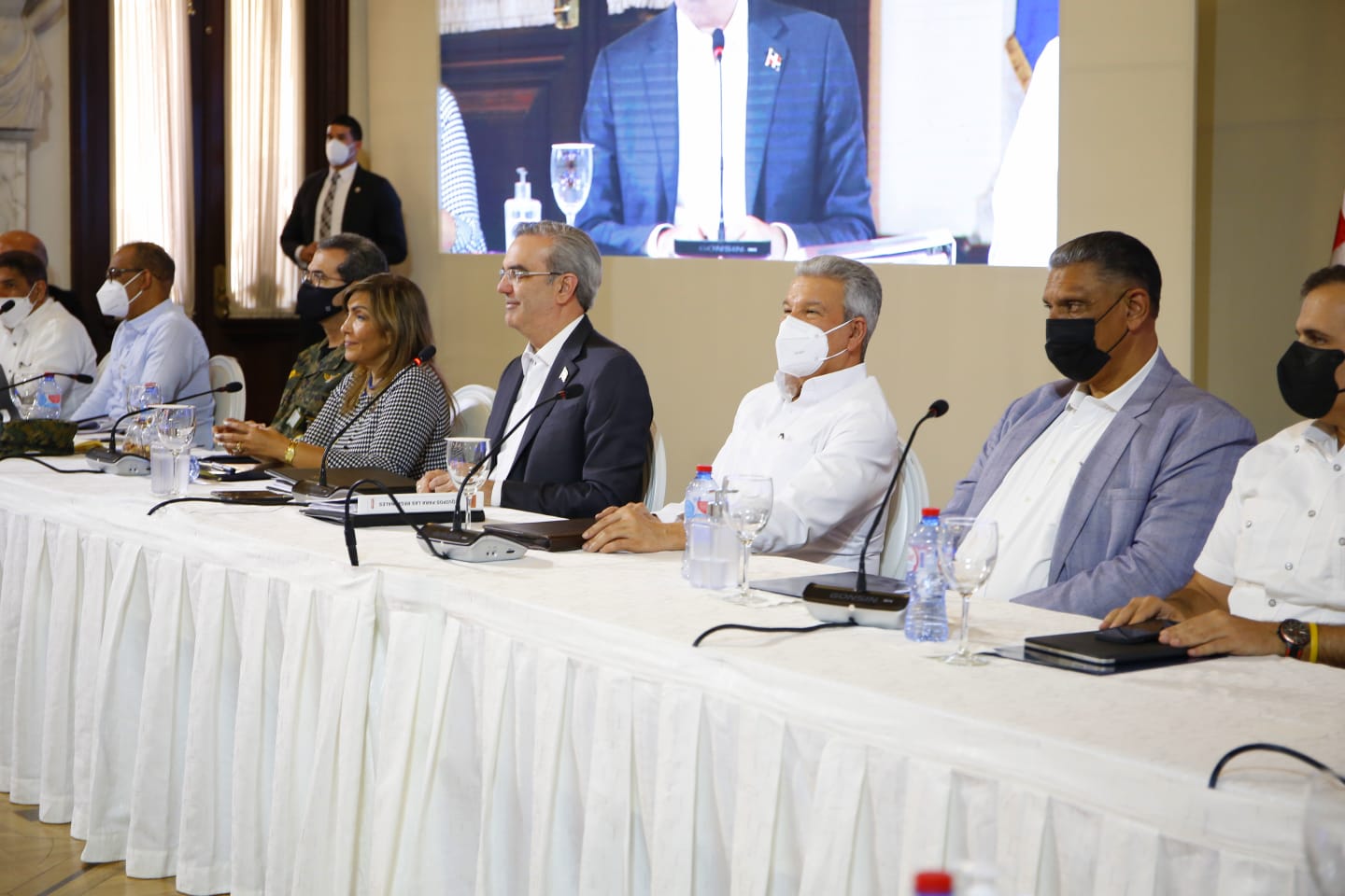 Presidente dominicano reúne ministros, gobernadoras, directores generales y evalúa obras ejecuta gobierno en provincias