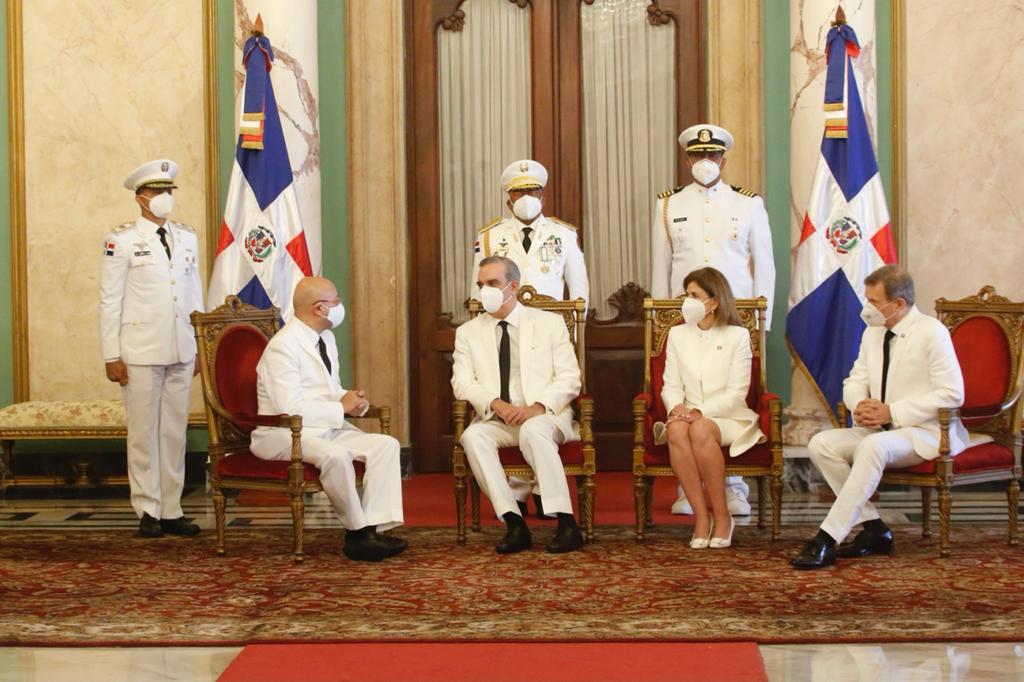 Presidente dominicano recibe cartas credenciales de siete nuevos embajadores