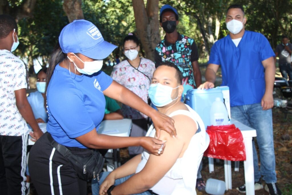 ASOSOREND llama a dominicanos ponerse la vacuna contra COVID 19