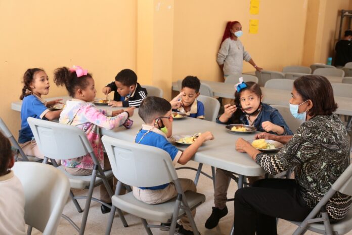 INABIE: El 90% de estudiantes, profesores y personal administrativo recibieron el desayuno escolar