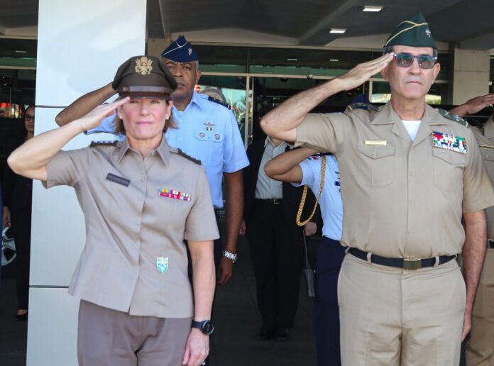 Comandante Comando Sur EE.UU. reafirma compromiso cooperación con RD