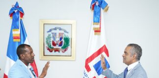 Ministro Joel Santos Echavarría juramenta a Duarte Méndez Peña como director interino de Titulación