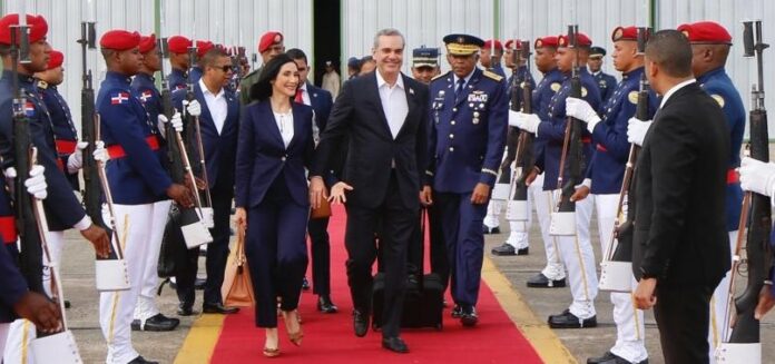 Presidente Dominicano regresó a RD al participar en coronación del rey de Carlos III