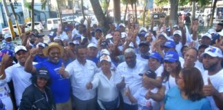 Actividad Mano a Mano de Mérido Torres en Los Mina se convierte en una gran caravana
