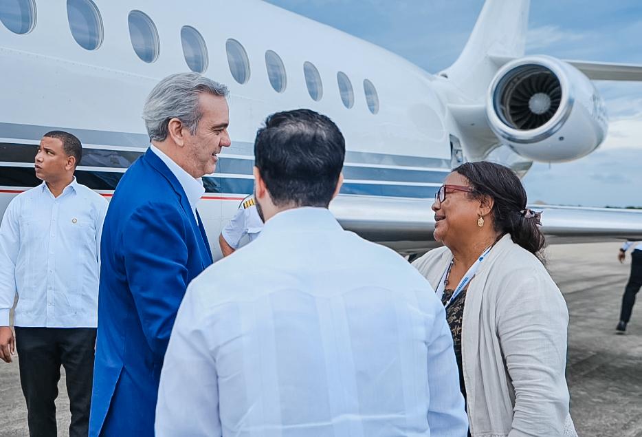 Presidente Dominicano llega a Belice para participar en la LVll Cumbre de Jefes de Estados y Gobierno del SICA