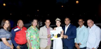 Alcalde Kelvin Cruz entrega aportes 2.0 millones a las reinas del Carnaval Vegano 2023