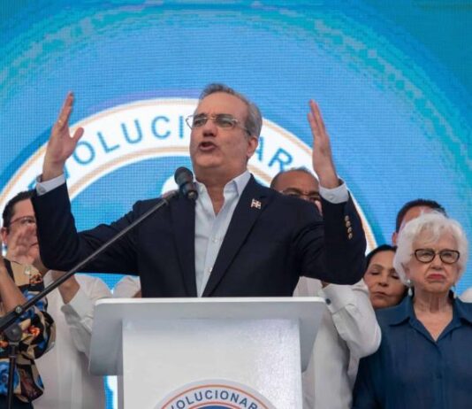 Luis Abinader después de ganar la reeleción realiza La Semanal con la prensa