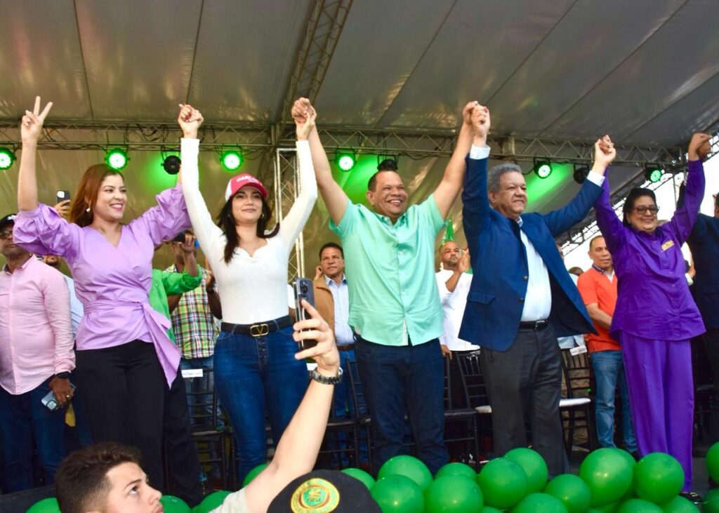 Danilo Medina llama a votar masivamente por alcalde Carlos Guzmán en elecciones del 18 de febrero