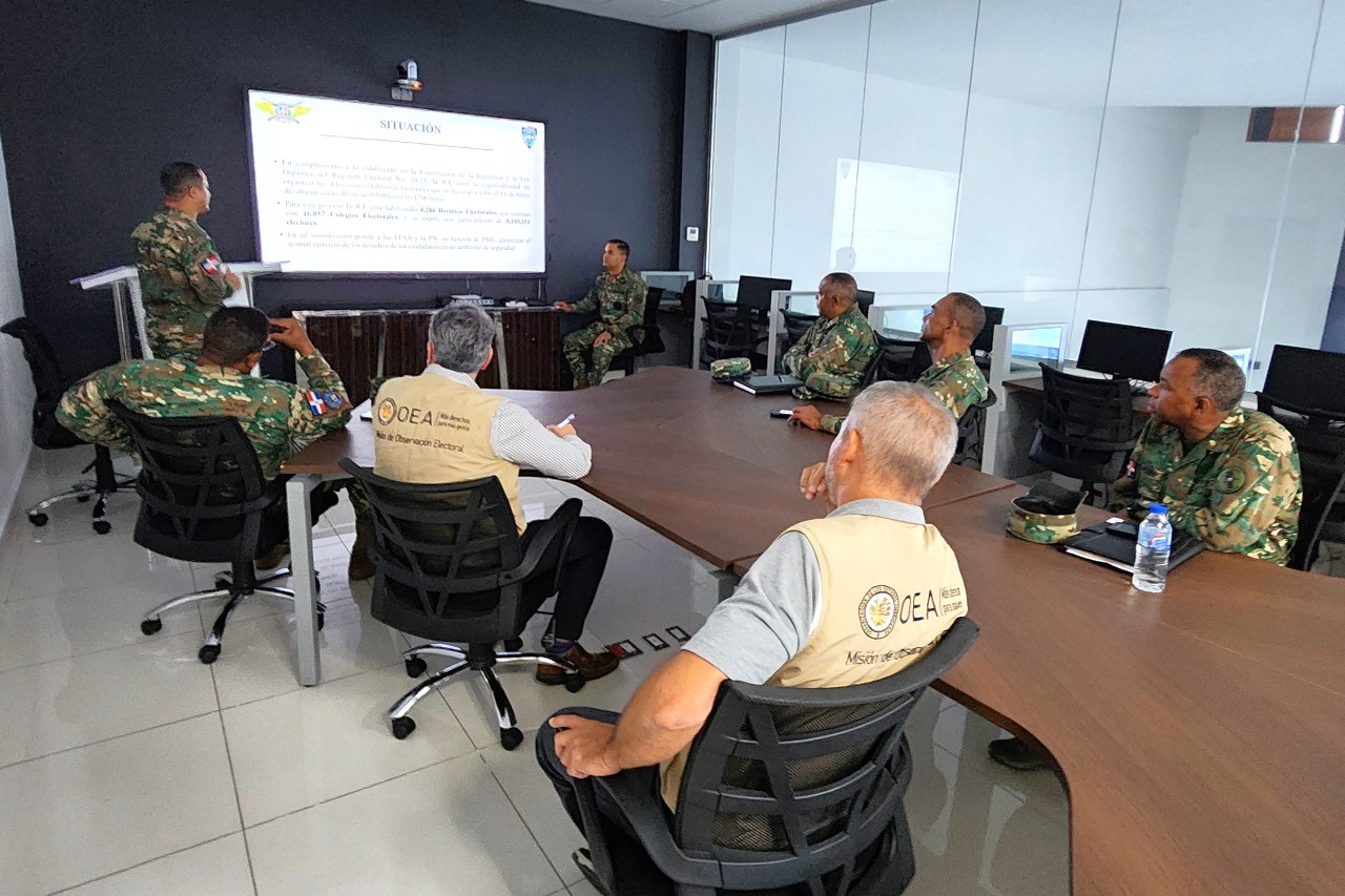 Observadores OEA se reúnen con autoridades Policía Militar Electoral