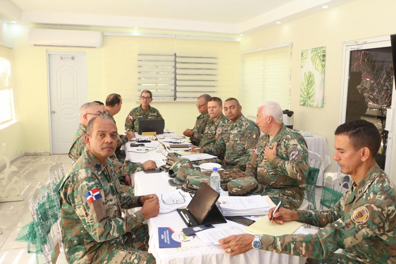 Estado Mayor General de las FF.AA. analiza operaciones militares en la zona fronteriza en RD