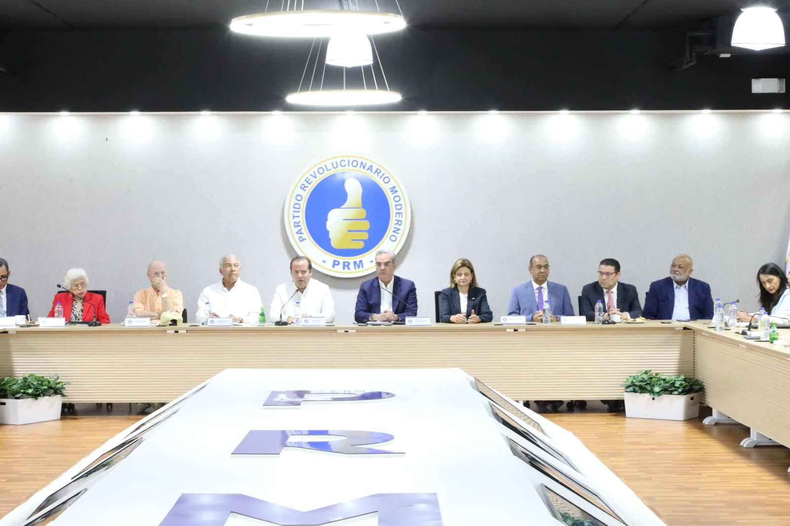 PRM apoya a unanimidad proyecto de reforma constitucional sometido por el presidente Abinader