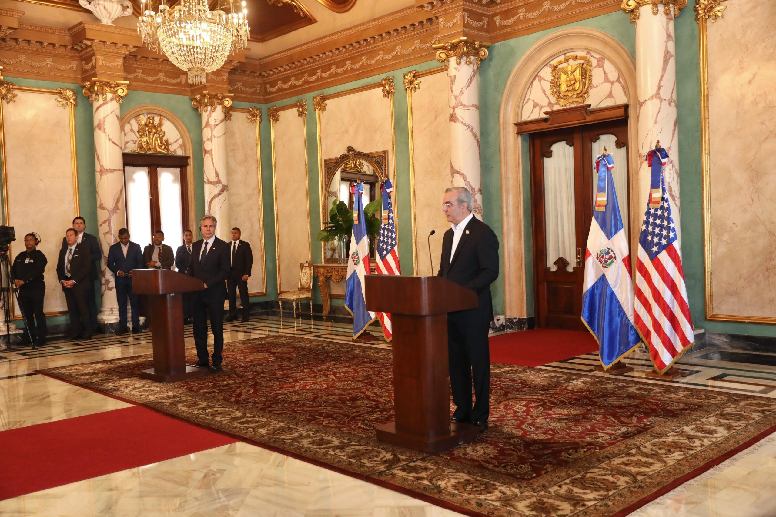 Abinader y Antony Blinken tratan temas bilaterales con respeto mutuo y transparencia