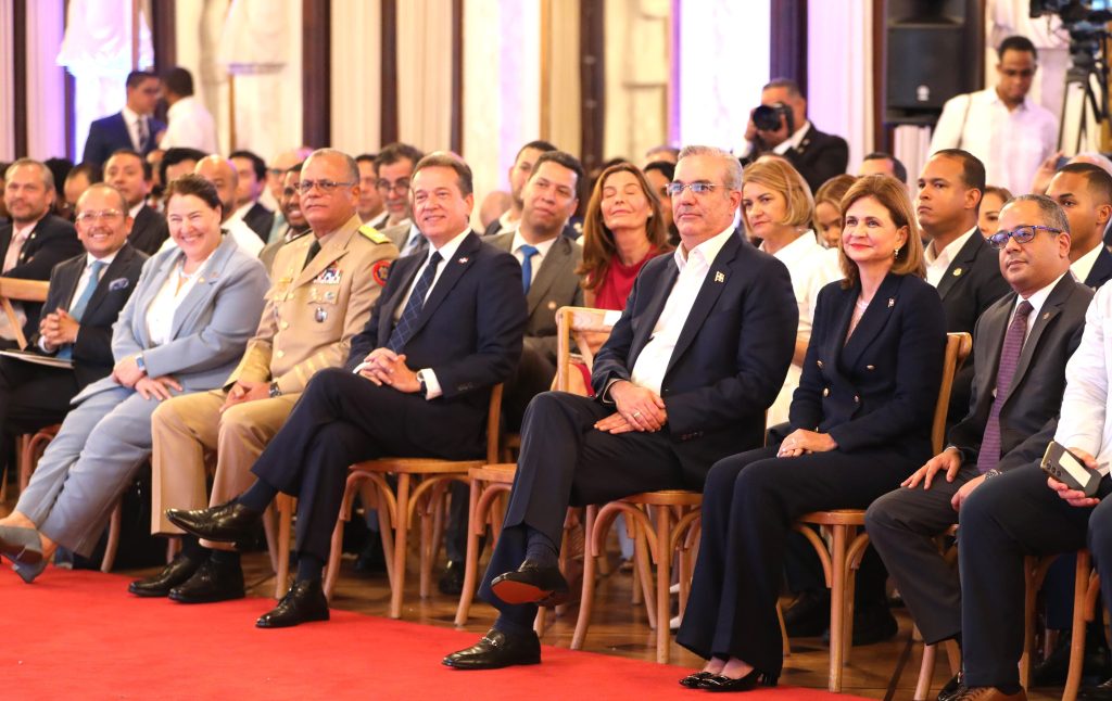 Presidente Abinader dice gobierno entregó cerca de 110 mil títulos de propiedad en pasados cuatro años, y asegura esa cifra se triplicará en este cuatrenio