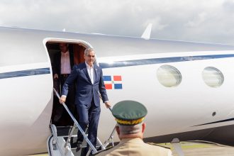 Presidente Luis Abinader regresó a RD la tarde de este martes de Qatar