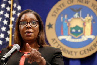 ARCHIVO - En esta fotografía de archivo del 6 de agosto de 2020, la fiscal general del estado de Nueva York, Letitia James, responde una pregunta en una conferencia de prensa en Nueva York. (Foto AP/Kathy Willens, Archivo)