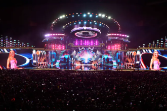 23 DE FEBRERO DE 2025 / VIÑA DEL MAR Karen Doggenweiler y Rafael Araneda, durante el Festival Internacional de la Canción Viña 2025 en la Quinta Vergara FOTO: PABLO OVALLE ISASMENDI