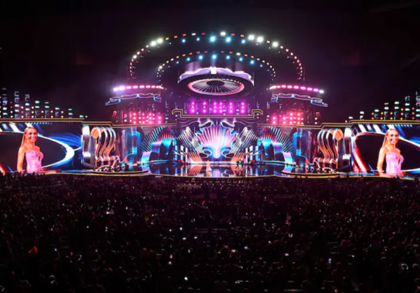 23 DE FEBRERO DE 2025 / VIÑA DEL MAR Karen Doggenweiler y Rafael Araneda, durante el Festival Internacional de la Canción Viña 2025 en la Quinta Vergara FOTO: PABLO OVALLE ISASMENDI