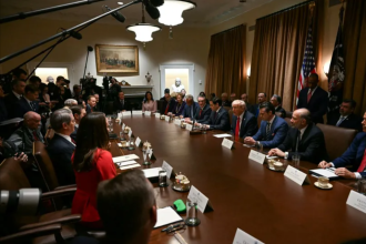 Primera reunión en la Casa Blanca del presidente de Estados Unidos, Donald J. Trump, con los miembros de su gabinete. JIM WATSON/ AFP