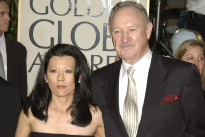 Betsy Arakawa y Gene Hackman en una de sus últimas apariciones públicas. / getty images