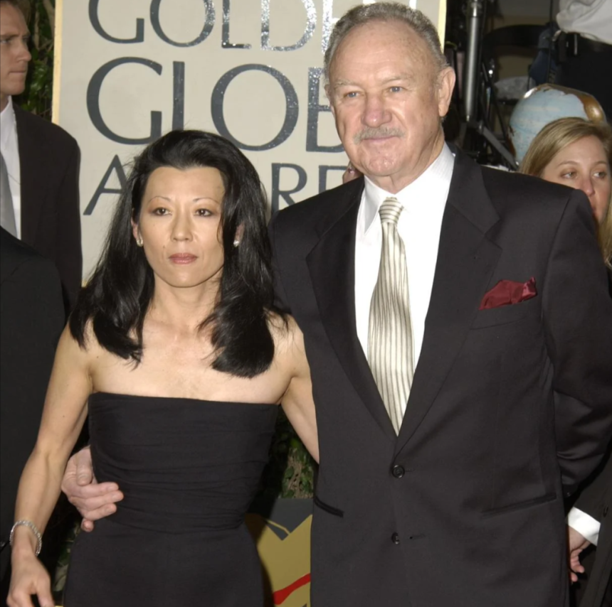 Betsy Arakawa y Gene Hackman en una de sus últimas apariciones públicas. / getty images