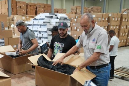 INABIE garantiza a tiempo útiles y uniformes para alrededor de 2 millones de estudiantes en los próximos años escolares