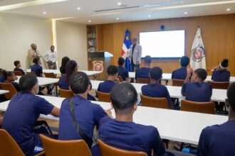 DNCD lleva ruta de la prevenciòn a estudiantes escuelas sector Cristo Rey