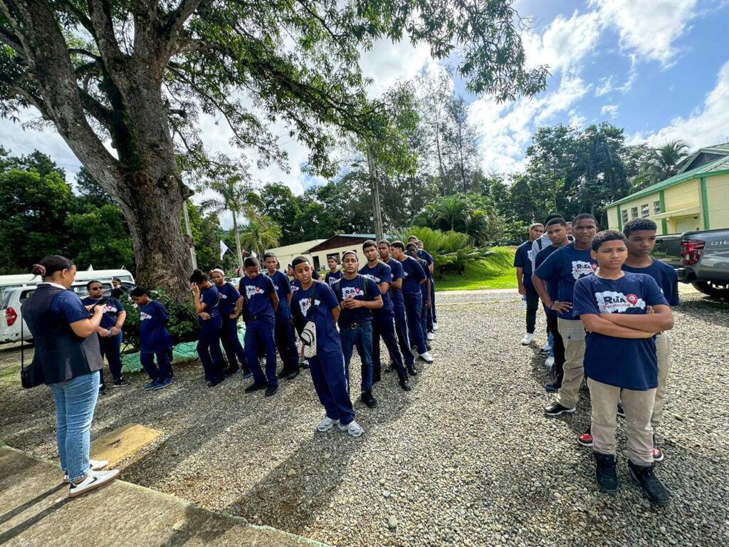 DNCD lleva ruta de la prevenciòn a estudiantes escuelas sector Cristo Rey