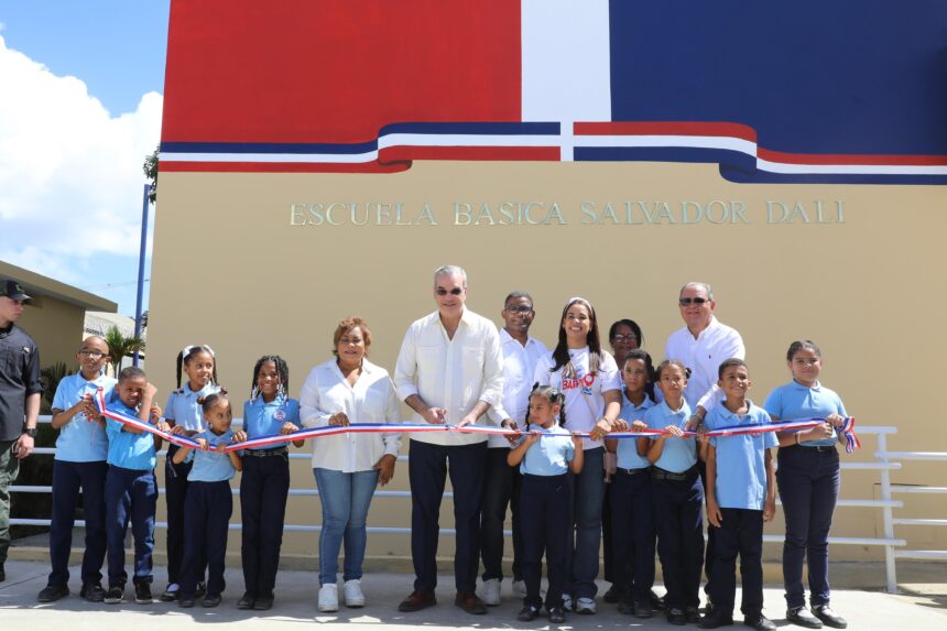 Presidente Abinader lanza en SDN programa "El Gobierno Contigo" con el cual busca resolver problemas puntuales planteados por las comunidades