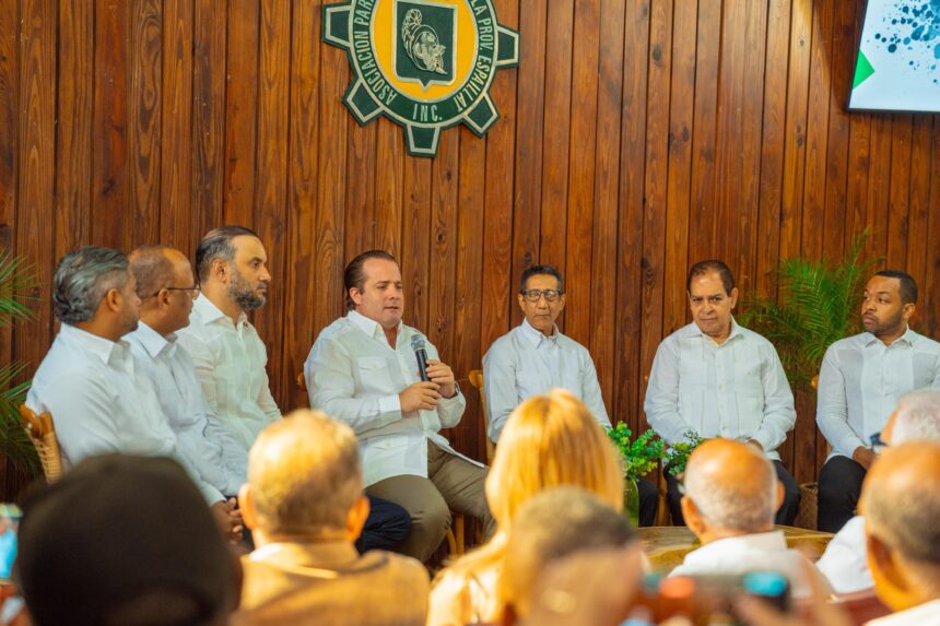 Ministro Paliza busca impulsar desarrollo de Espaillat junto a ADEPE