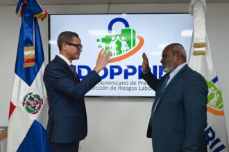 Juramentan ministro de Trabajo como presidente del Consejo Directivo IDOPPRIL