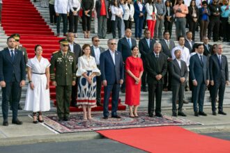 Abinader encabeza acto de homenaje a la Bandera Nacional