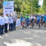 Ministros Kelvin Cruz y Andrés Bautista dan inicio a la vuelta ciclistca independencia