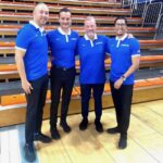El coach de la selección dominicana de baloncesto Néstor -Ché- García, al centro, junto a Sergio Jiménez, David Díaz y Abraham Disla, en los extremos, son sus asistentes.