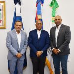 Comisionado, Junior Noboa, al centro el director general de Prisiones, el coronel Roberto Hernández Basilio y el exjugador de Grandes Ligas, Miguel Batista (Imagen/Fuente Externa).