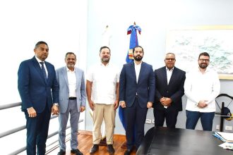 Comisión encabezada por Junior Noboa visita al ministro de Medio Ambiente y Recursos Naturales (Imagen/Fuente Externa).