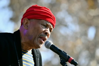 Roy Ayers, durante un concierto en 2017, fje pionero de la mezcla del jazz con el funk y el soul (Frazer Harrison) (Frazer Harrison/GETTY IMAGES NORTH AMERICA/Getty Images via AFP