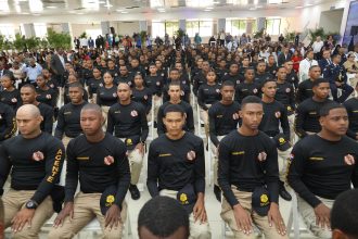 Abinader integra 160 agentes migratorios para controlar la entrada irregular de haitianos