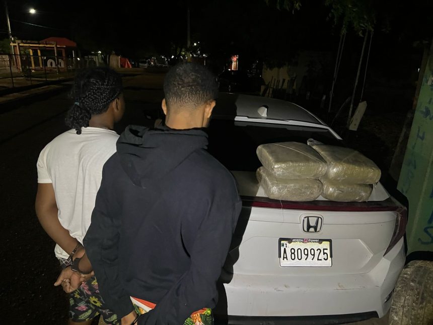 DNCD apresó a dos hombres con 41 libras de marihuna en Pedernales