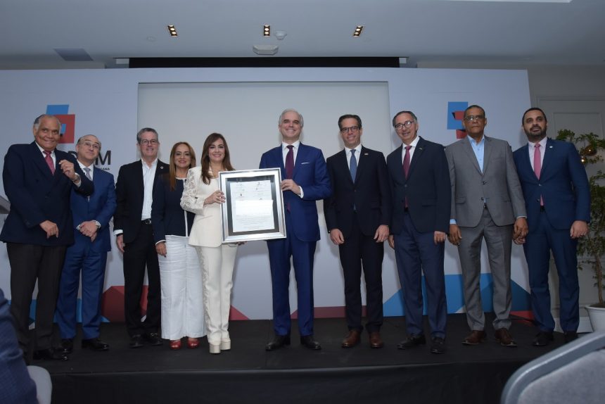 Copardom presenta nueva directiva y reconoce ex ministro de Trabajo y dos directivos