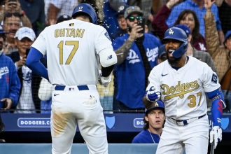Ohtani celebra cuadrangular junto a Hernández (Imagen/Fuente Externa).