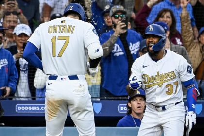 Ohtani celebra cuadrangular junto a Hernández (Imagen/Fuente Externa).