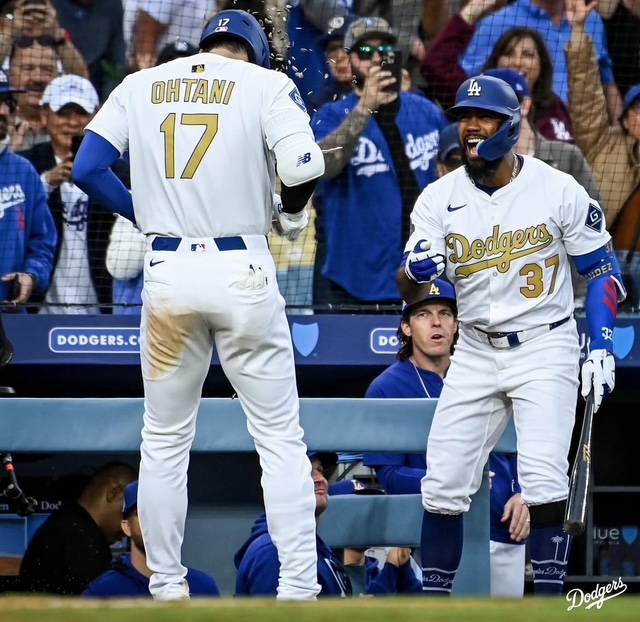 Ohtani celebra cuadrangular junto a Hernández (Imagen/Fuente Externa).