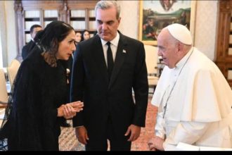 Abinader y Primera Dama viajan este viernes al Vaticano al funeral de su Santidad el Papa Francisco
