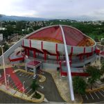 Ministro Kelvin Cruz realiza evaluación del techo de La Gran Arena del Cibao