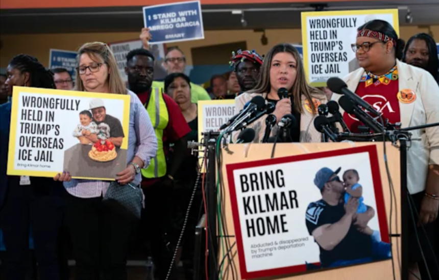 Jennifer Vasquez Sura, la esposa de Kilmar Abrego Garcia, quien fue deportado por error a El Salvador, habla durante una conferencia de prensa en Hyattsville, Maryland, el viernes 4 de abril de 2025. (AP Foto/Jose Luis Magana
