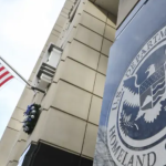 Vista exterior de un edificio del Departamento de Seguridad Nacional de Estados Unidos en la ciudad de Washington en enero de 2023. Celal Gunes/Agencia Anadolu/Getty Images