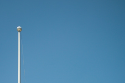 Bandera de Estados Unidos ondeando a media asta. (FUENTE EXTERNA)