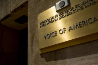 ARCHIVO - Esta foto de archivo del 15 de junio de 2020 muestra el edificio de la Voz de América en Washington. © Andrew Harnik - AP