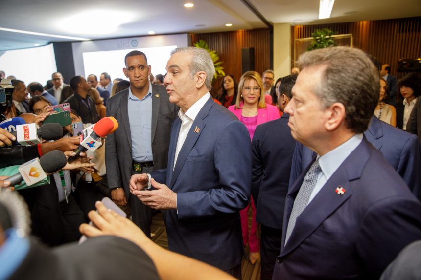 Abinader: Afirma RD esta en posición adecuada tras anuncio de Estados Unidos de aumentar un 10% los aranceles